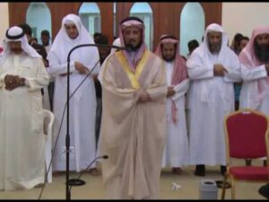 فارس عباد يؤم المصلين في مسجد الموسى بالبديع